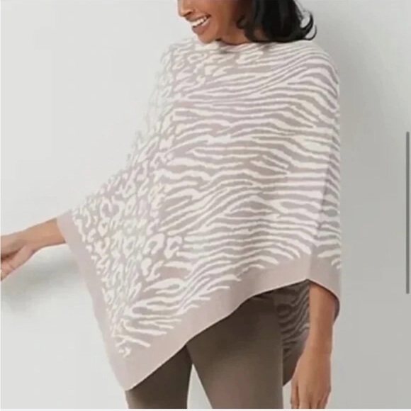 Barefoot Dreams Sweaters - NWT Barefoot Dreams CozyChic Ultra Lite Animal Print Poncho One Size